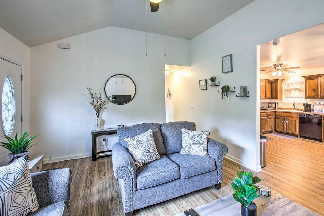 Charming Springfield Escape With Furnished Deck Exterior foto