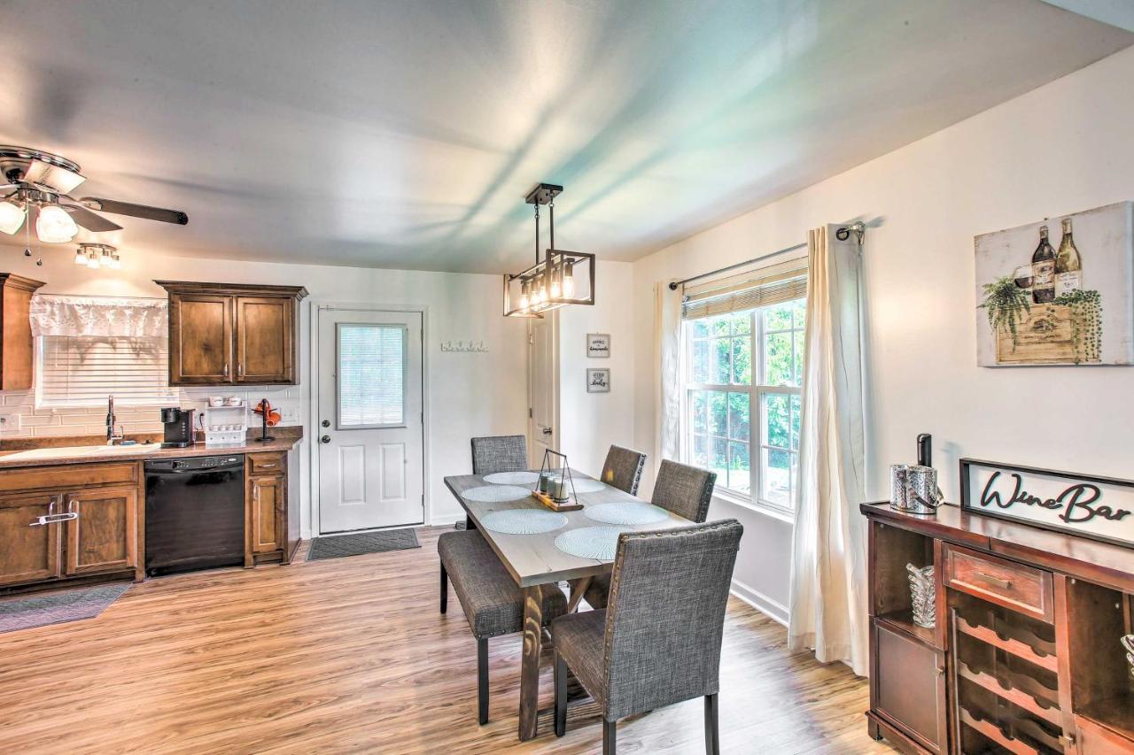 Charming Springfield Escape With Furnished Deck Exterior foto